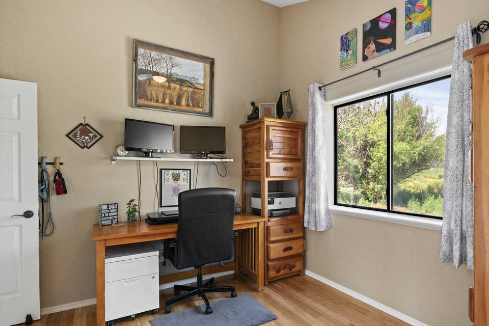 Bedroom 2/ Office